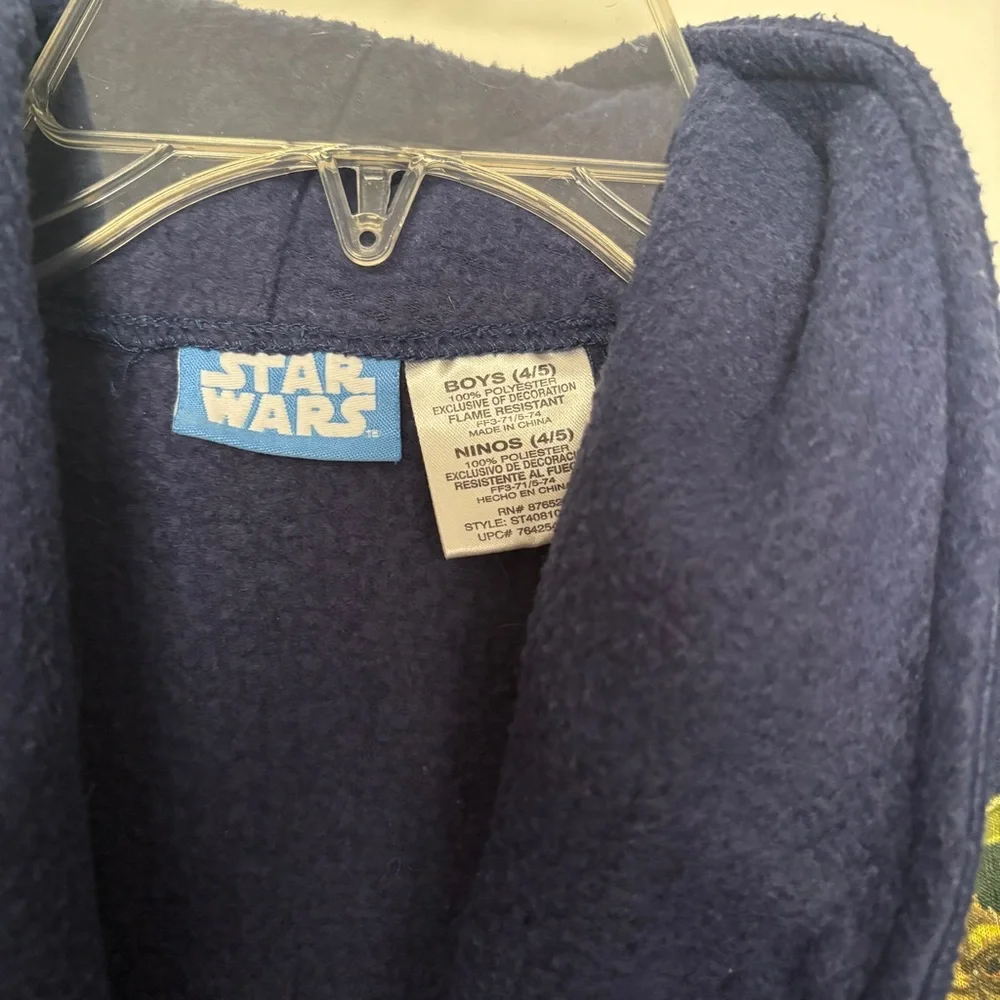 Boy’s Star Wars Navy Bathrobe with Yoda Patch Size: 4/5